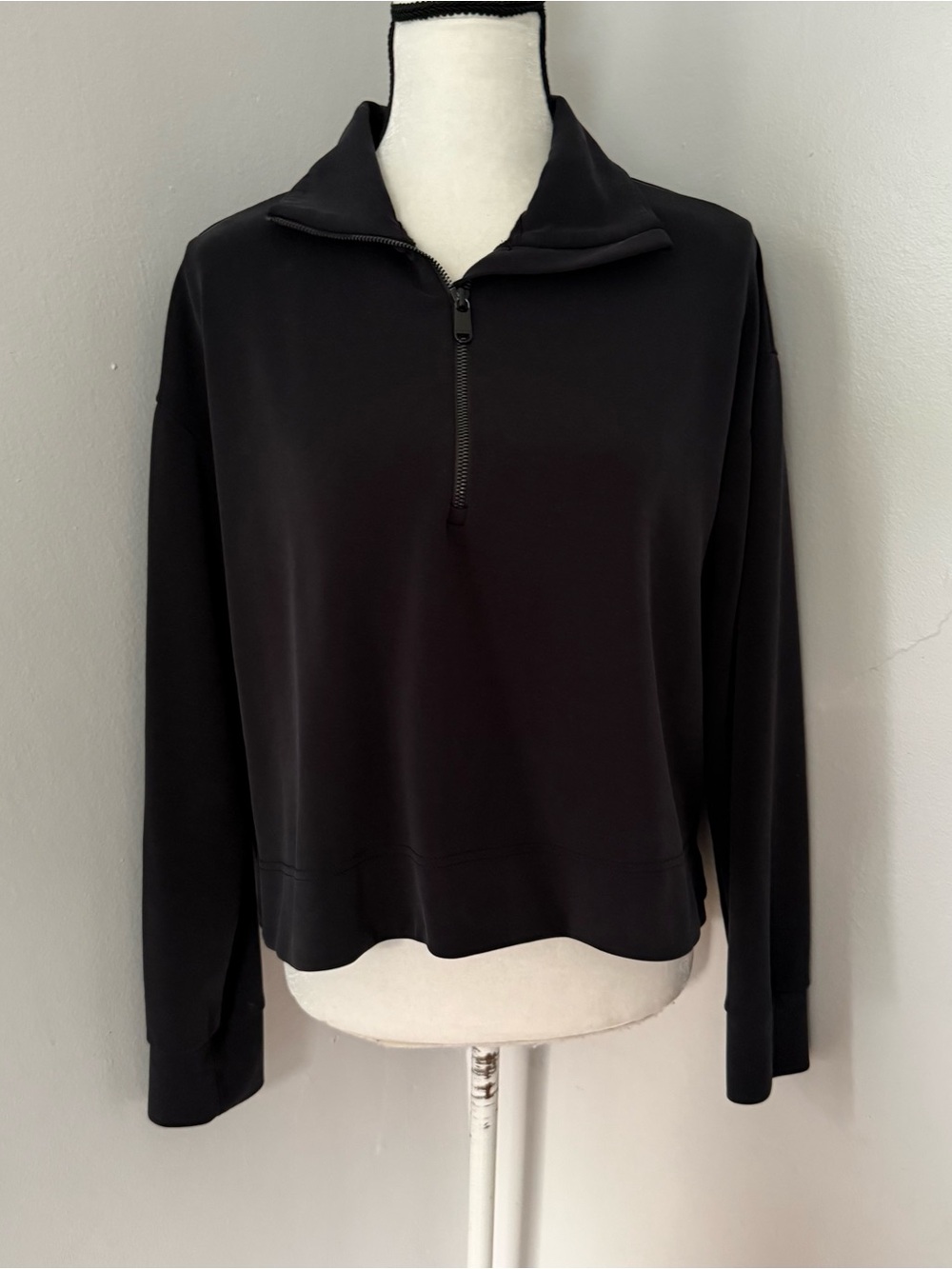 Athleta Seasoft Quarter Zip Sweatshirt Black Medium